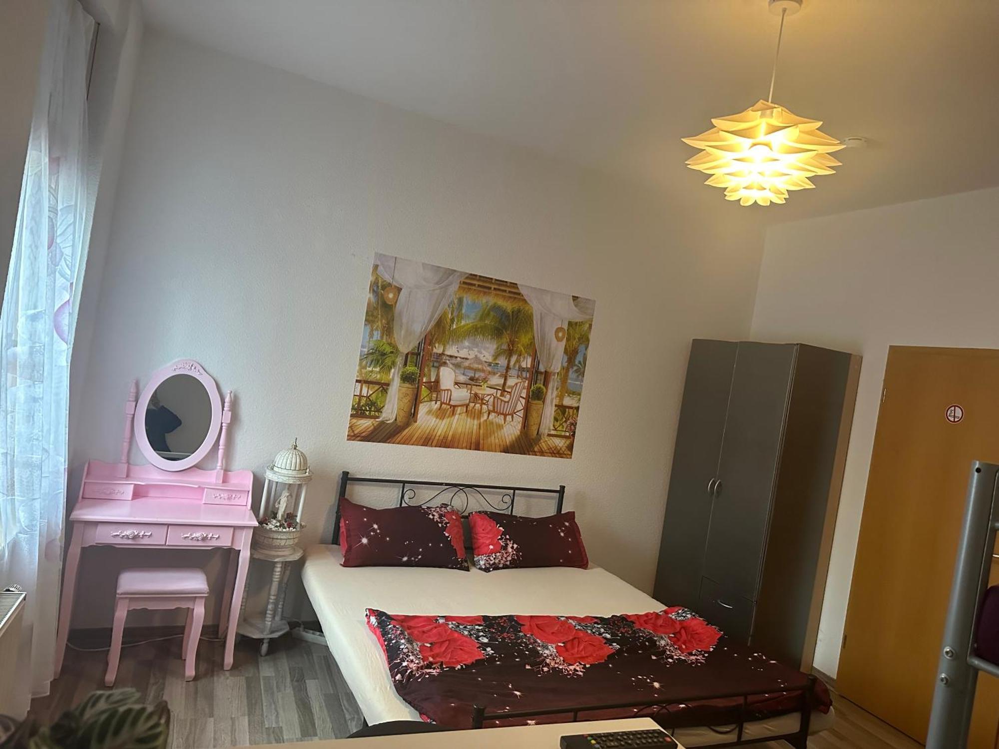 Ferienzimmer Healing Und Montuerwohnung Вайсенфельс Экстерьер фото