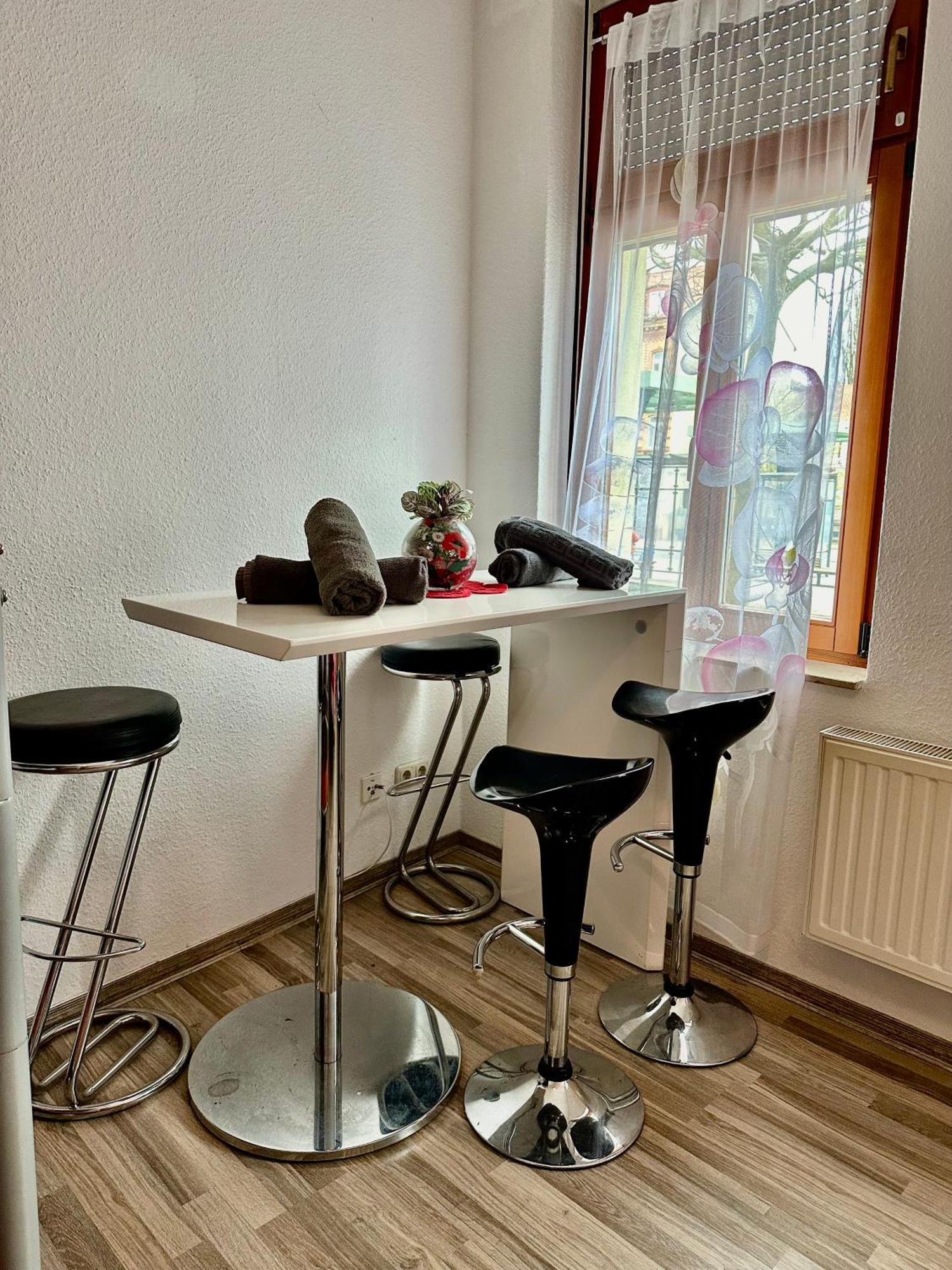 Ferienzimmer Healing Und Montuerwohnung Вайсенфельс Экстерьер фото